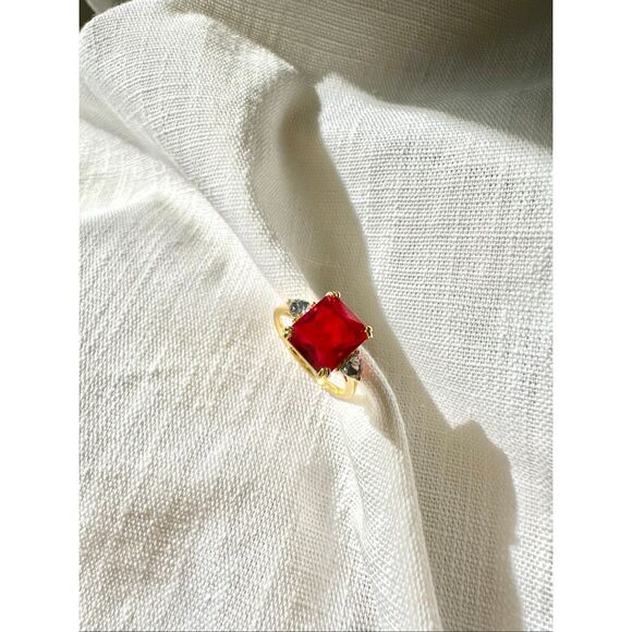 Cherry red cocktail ring - Picture 13 of 13